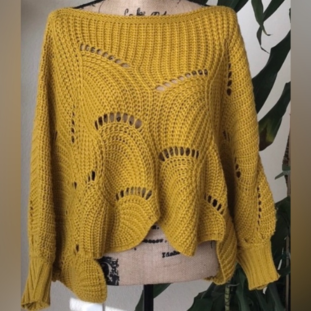 NWT Moon & Madison Sweater in Mustard yellow